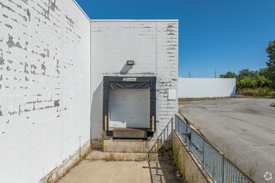 More Photos Of 5244 Cobblestone Rd, Sheffield Village General Retail For Sale