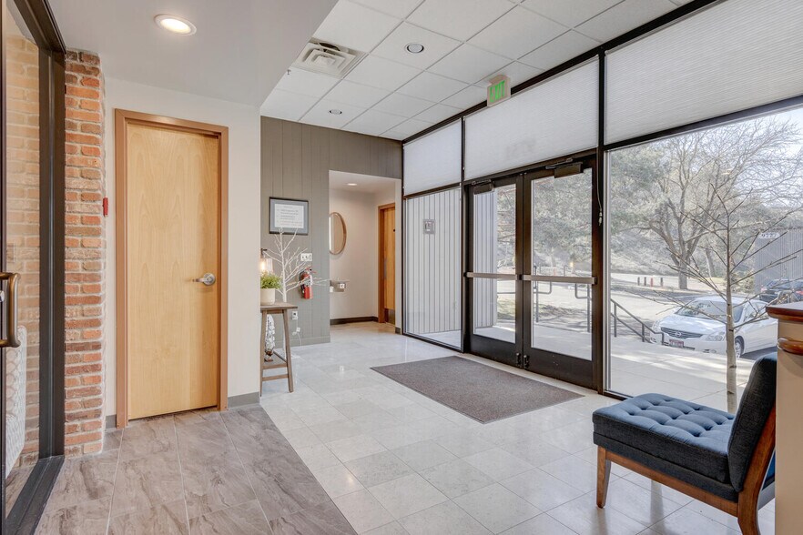 More Photos Of 9751 W Chinden Blvd, Garden City Office For Lease