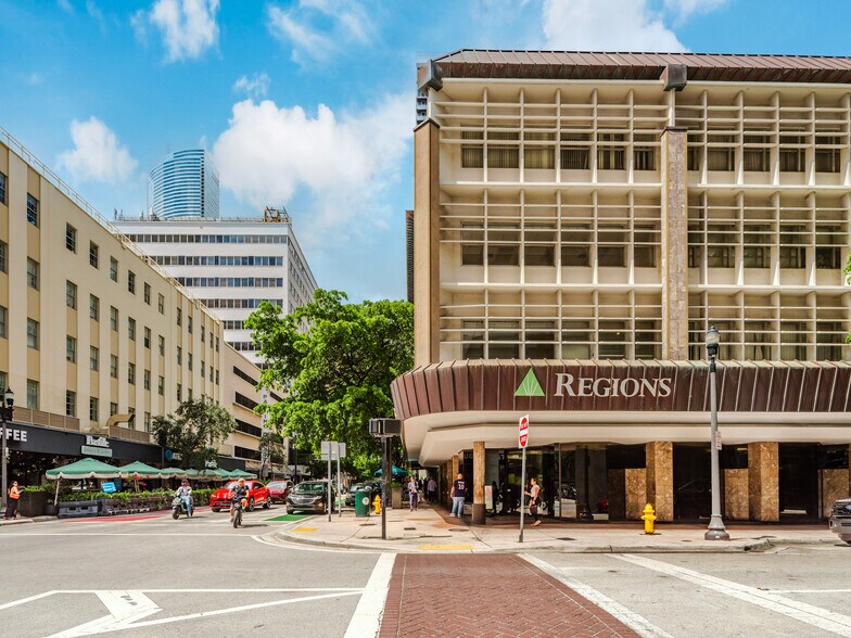 More Photos Of 235 SE 1st St, Miami Office For Sale