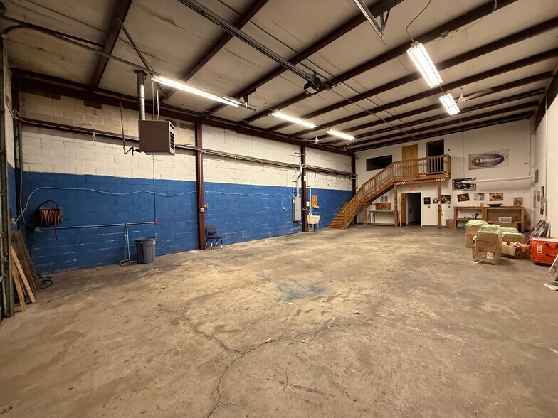 More Photos Of 2101 E State St, Hamilton Warehouse For Lease