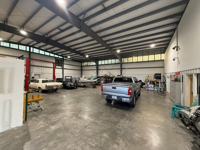 More Photos Of 8115 Waters Ave, Savannah Showroom For Sale