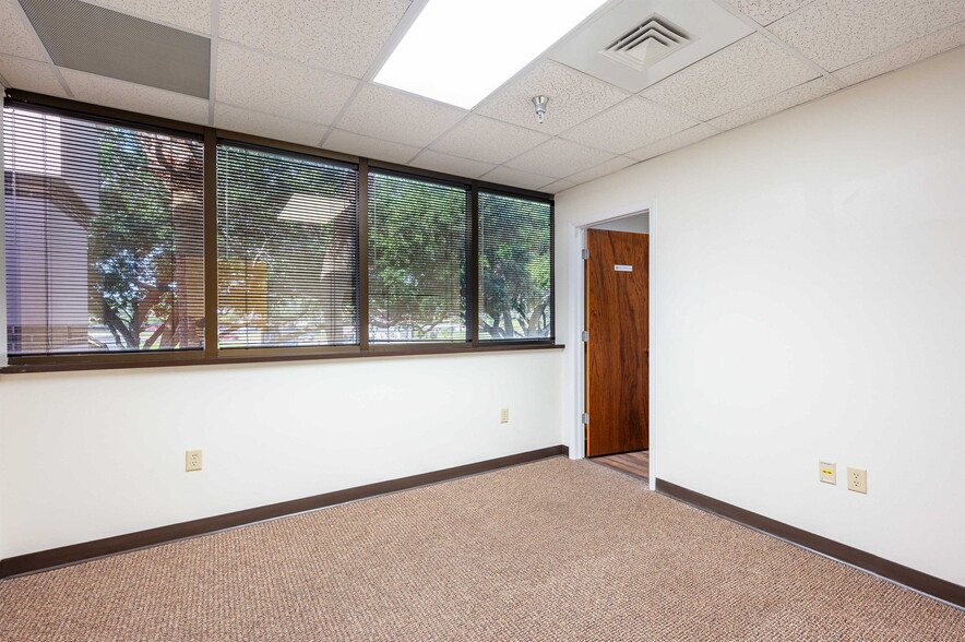 More Photos Of 6719 Gall Blvd, Zephyrhills Medical For Sale