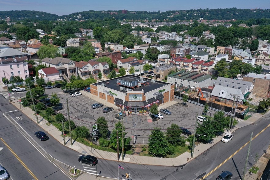 570 Tompkins Ave, Staten Island, NY 10305 Drugstore For Sale