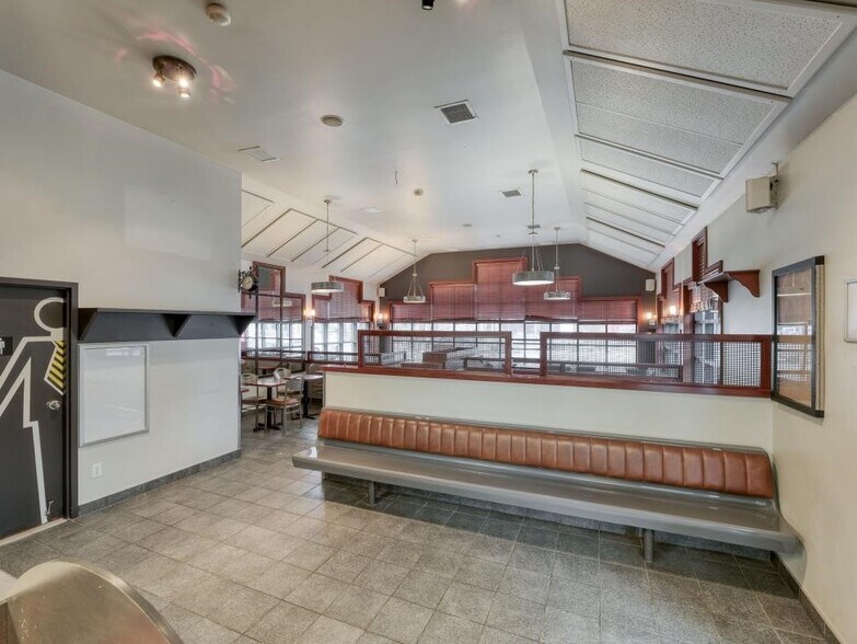 More Photos Of 3670 Rue Queen, Rawdon Supermarket For Sale