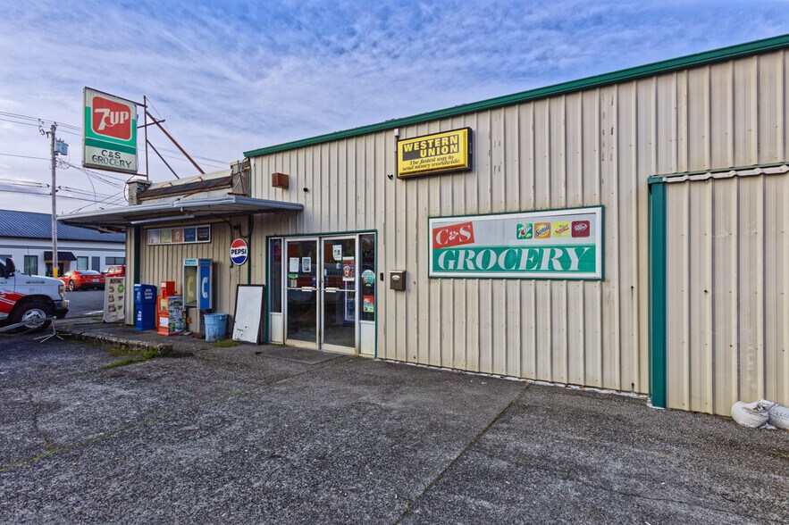 Primary Photo Of 112 Main St, Elma Flex For Sale