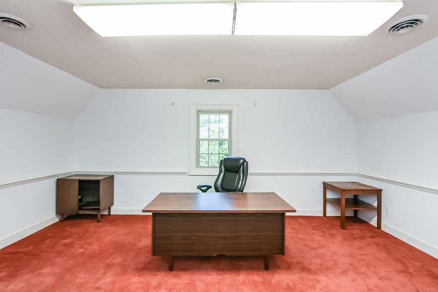 More Photos Of 1900 E Parham Rd, Henrico Office For Sale