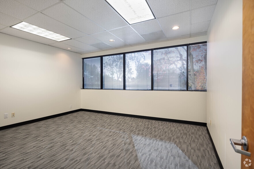 More Photos Of 30012 Ivy Glenn Dr, Laguna Niguel Office For Lease