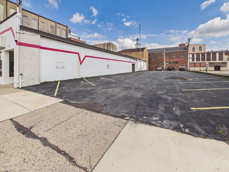 More Photos Of 105-107 W 3rd St, Greenville Storefront Retail Office For Lease