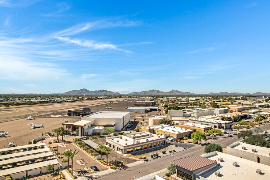 More Photos Of 7807 E Greenway Rd, Scottsdale Showroom For Sale