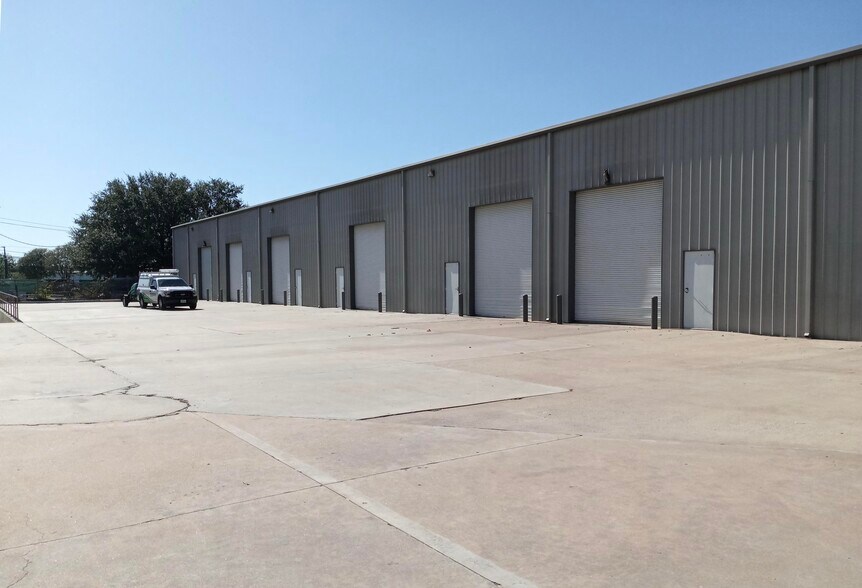More Photos Of 7265 W 43rd St, Houston Warehouse For Lease