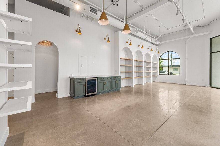 More Photos Of 2176 E Main St, Ventura General Retail For Sale