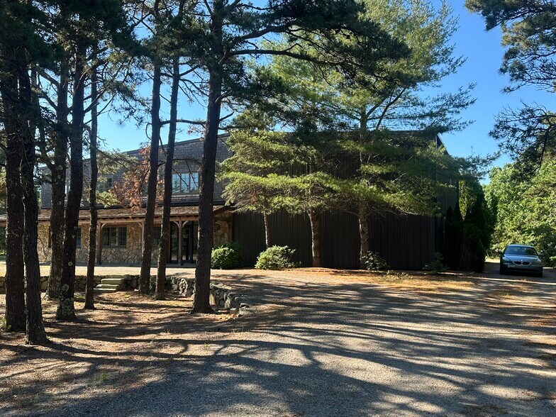 More Photos Of 22 A St, Edgartown Warehouse For Sale