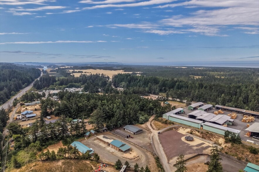 More Photos Of 93697 Storage Dr, North Bend Specialty For Sale