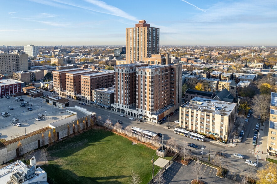 More Photos Of 5240 N Sheridan Rd, Chicago Apartments For Lease