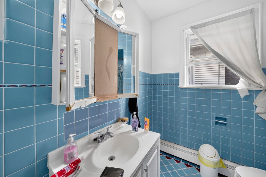 More Photos Of 137 Livingston Ave, New Brunswick Office Residential For Sale