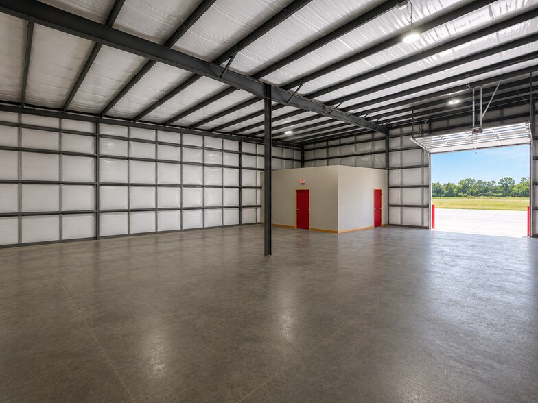 More Photos Of 1577 Freedom Market Pl, Edmond Warehouse For Lease