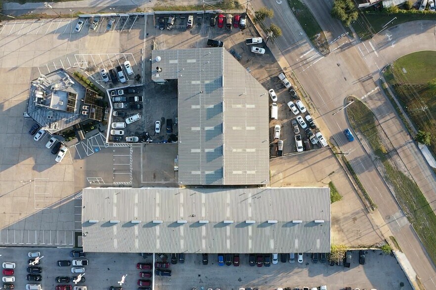 More Photos Of 8245 North Fwy, Houston Unknown For Lease