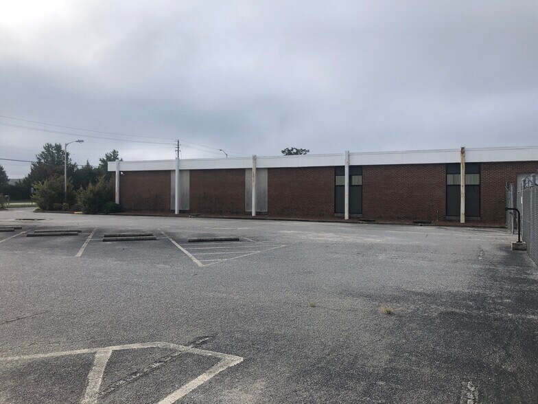 More Photos Of 1530 Hooker Rd, Greenville Freestanding For Lease