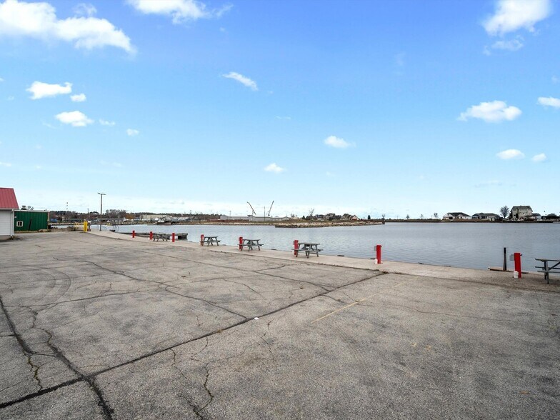 More Photos Of 202 Milwaukee St, Kewaunee Service Station For Sale