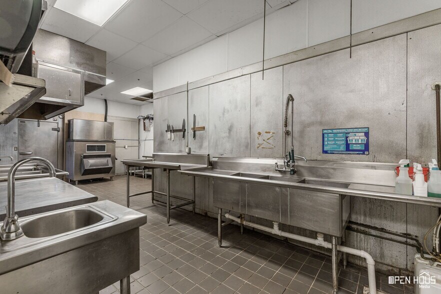 More Photos Of 3001-3007 Garnett Ave, Wichita Falls General Retail For Lease