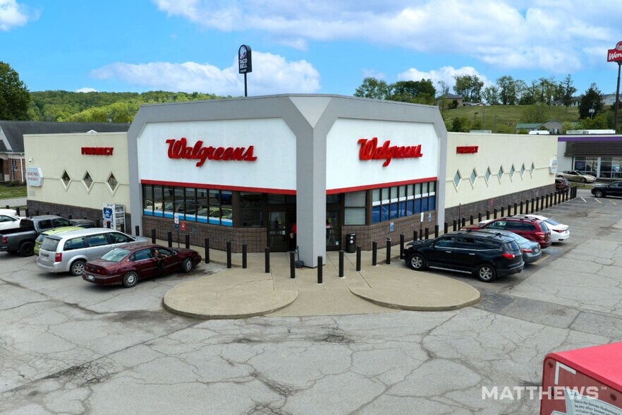 Primary Photo Of 635 Main St W, Ripley Drugstore For Sale
