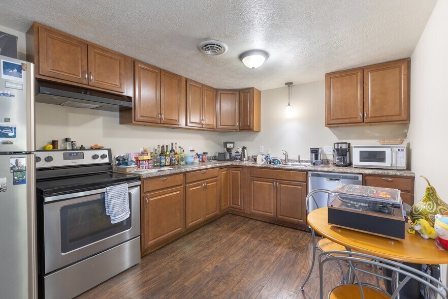 More Photos Of 2312 S Rogers St, Bloomington Freestanding For Sale