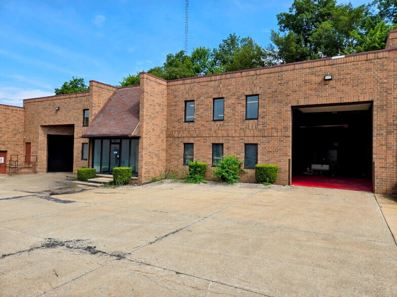More Photos Of 12855 York Delta Dr, North Royalton Manufacturing For Lease