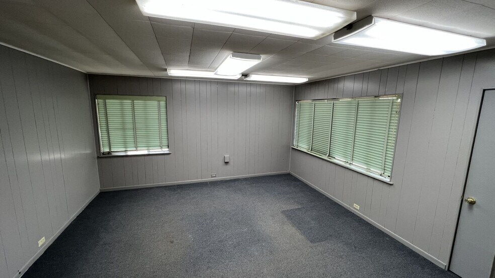 More Photos Of 9347 Bus 77 hwy, Sinton Warehouse For Sale