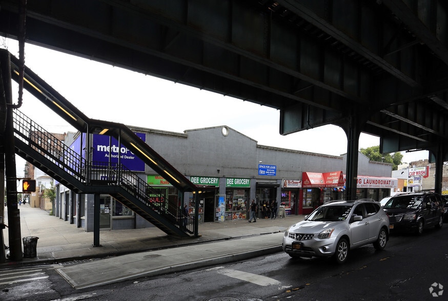 Primary Photo Of 3201-3211 White Plains Rd, Bronx Storefront For Lease