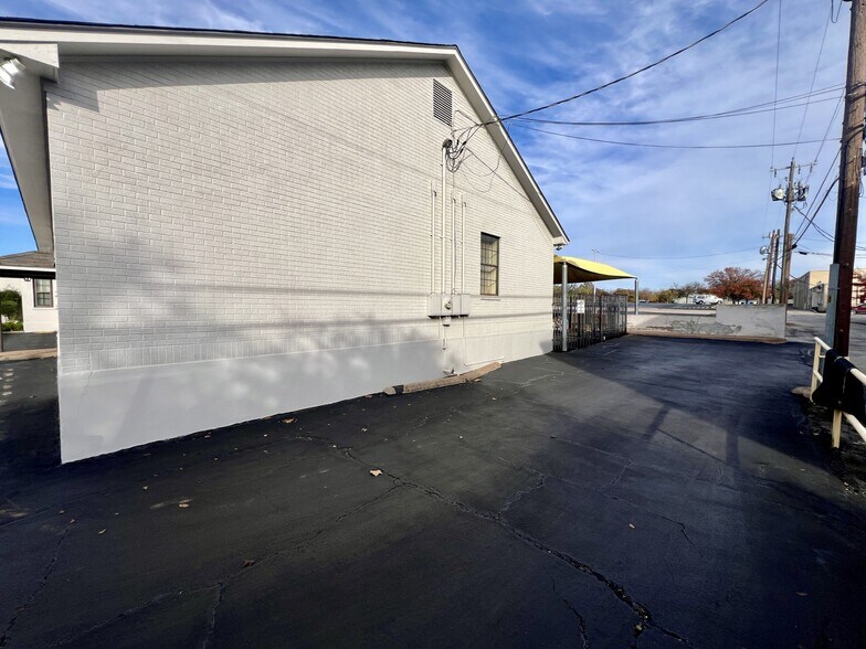 More Photos Of 620 4th St, Graham Office For Sale