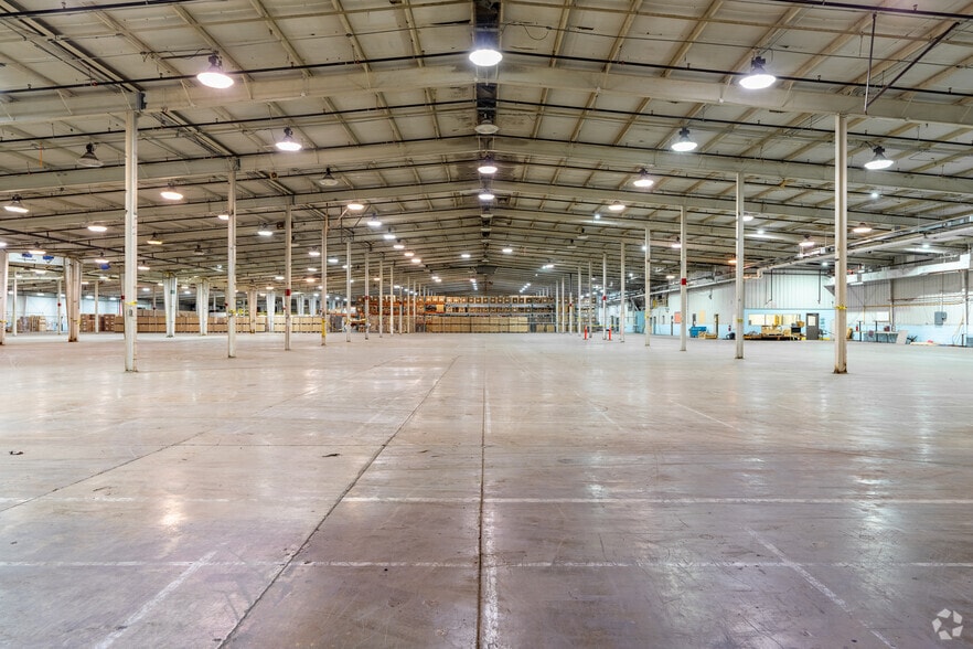 More Photos Of 1111 Hope St, Covington Distribution For Lease