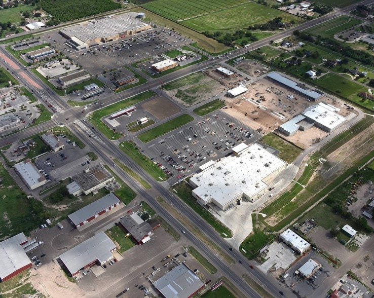 More Photos Of 228 E Mile 3 Rd, Palmhurst Unknown For Lease