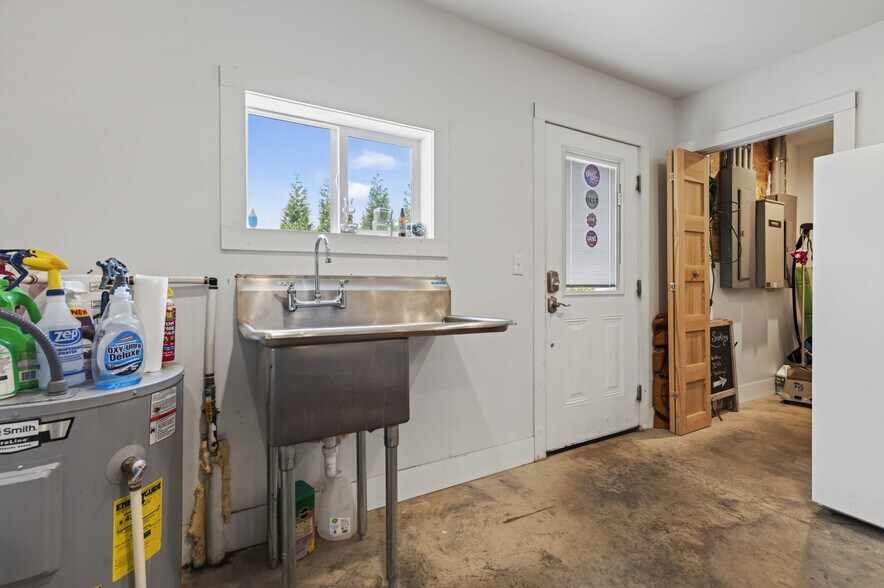 More Photos Of 639 Wagon Wheel Rd, Elk Creek Lodge Meeting Hall For Sale