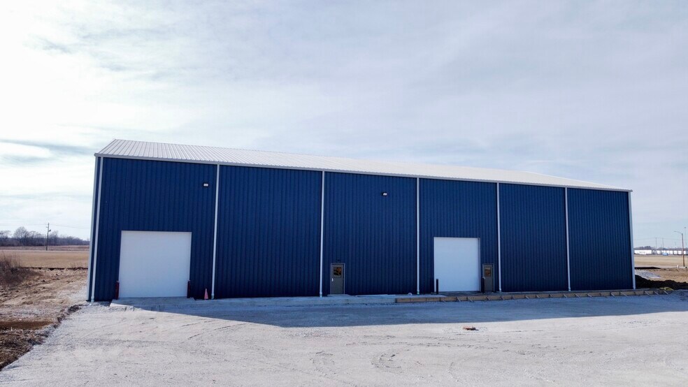 More Photos Of 5700 Eastside Parkway Dr, Gas City Light Distribution For Lease