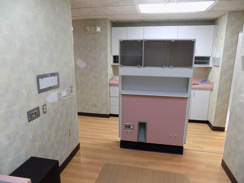More Photos Of 111 Simsbury Rd, Avon Medical For Lease