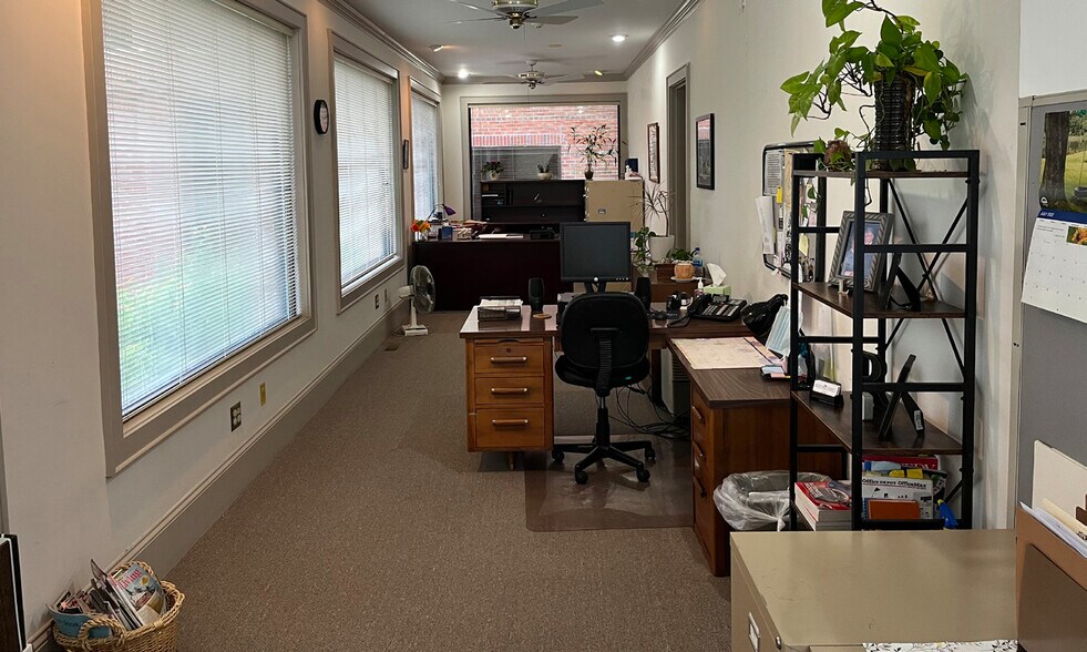 More Photos Of 2419 Market St, Wilmington Office For Sale