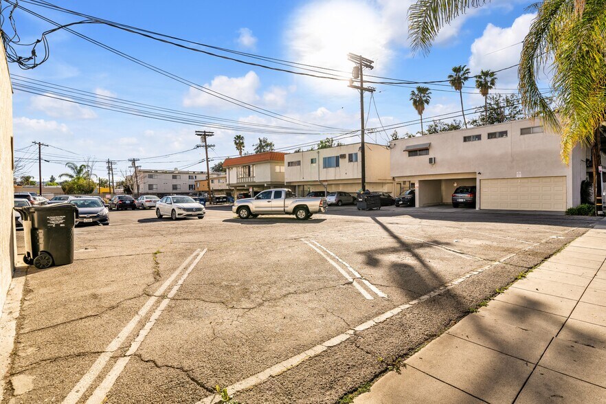 More Photos Of 7257-7259 Owensmouth Ave, Canoga Park Medical For Lease