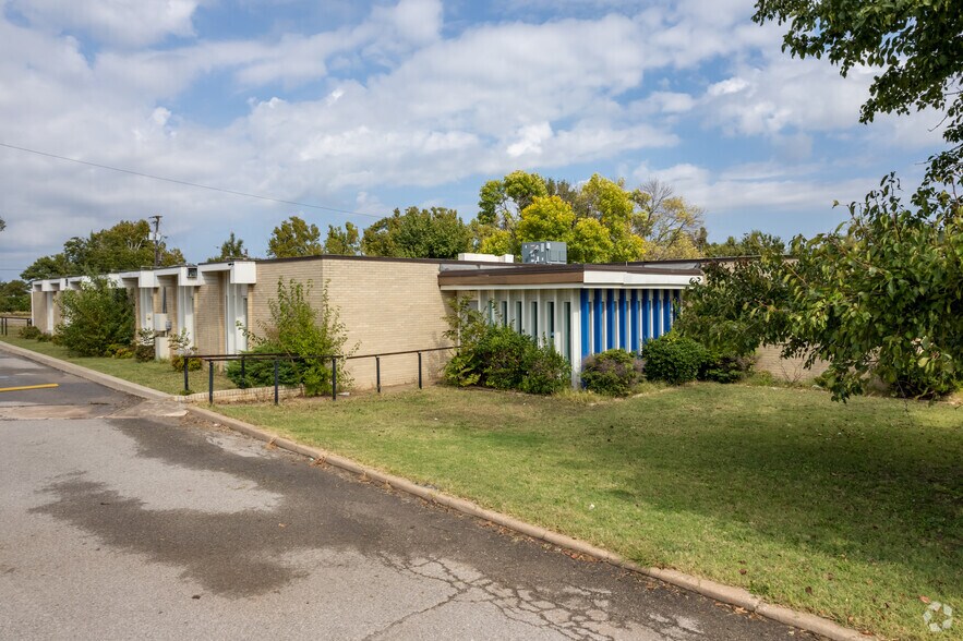More Photos Of 901 NW 25th St, Oklahoma City Healthcare For Sale