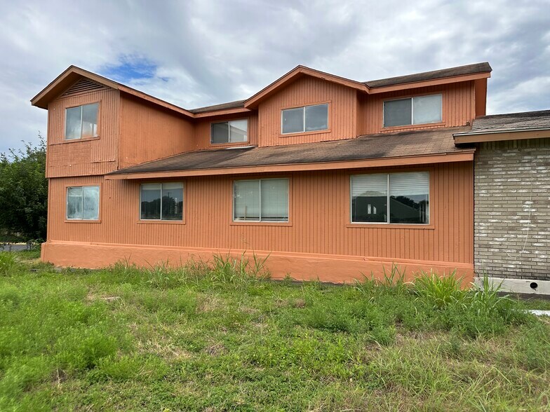 More Photos Of 6628 Crestway Dr, San Antonio Flex For Sale