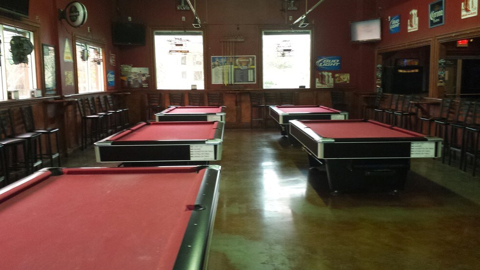 More Photos Of 1720 Gretna Blvd, Harvey Bar For Sale