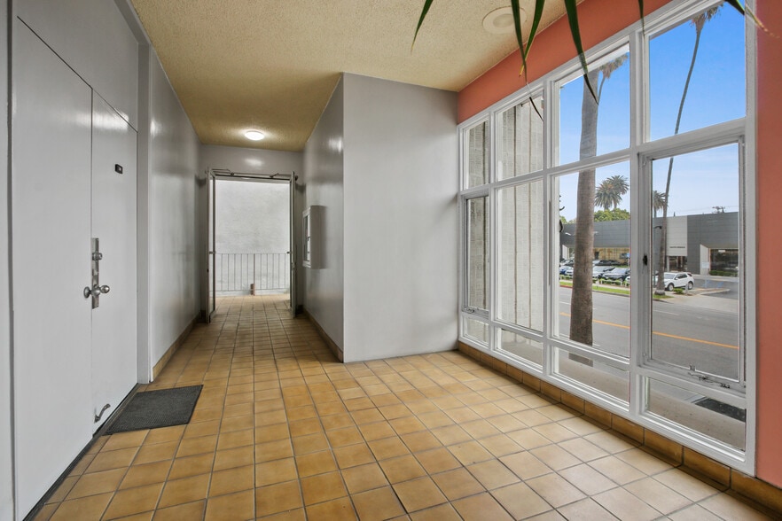 More Photos Of 3017 Santa Monica Blvd, Santa Monica Office For Sale