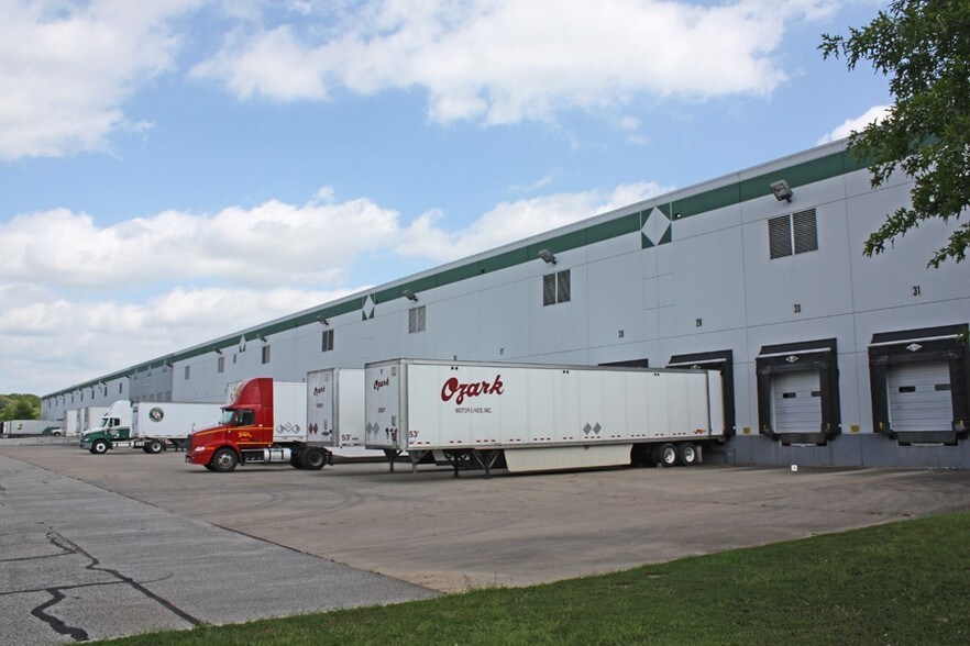 More Photos Of 6225 Global Dr, Memphis Warehouse For Lease