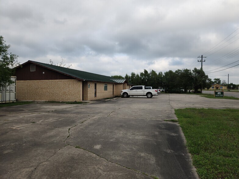 More Photos Of 603 E Empresario St, Refugio Office For Sale