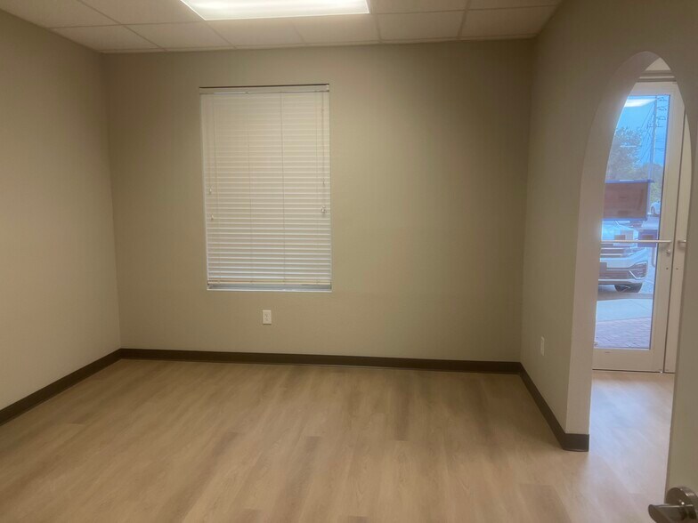 More Photos Of 2572-2578 N Commerce Pky, North Port Medical For Lease