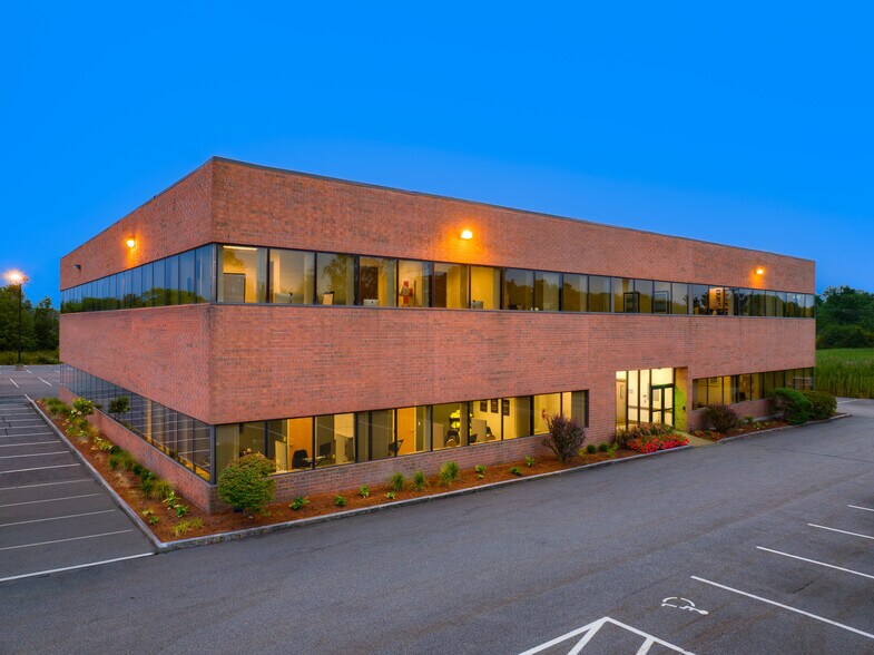 More Photos Of 170 Commerce Way, Portsmouth Office For Lease
