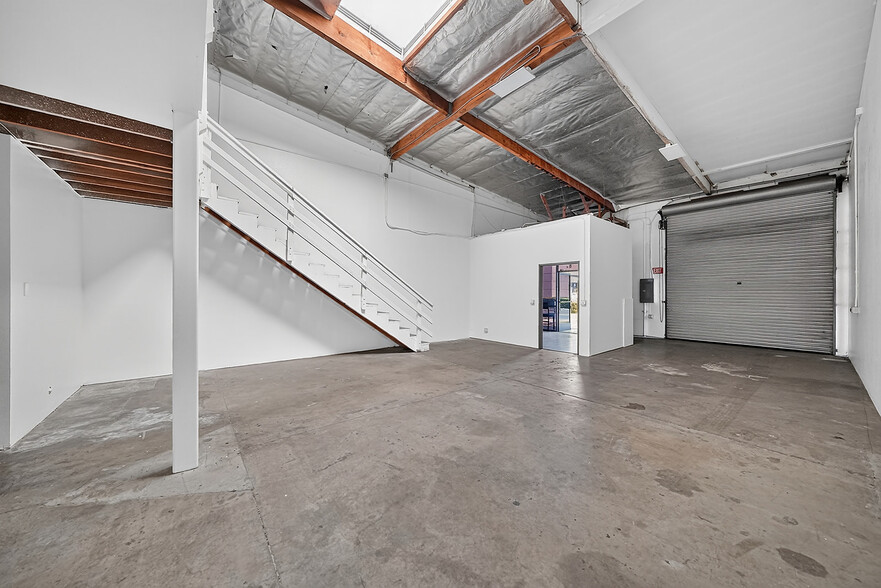 More Photos Of 550-590 E Arrow Hwy, San Dimas Warehouse For Lease