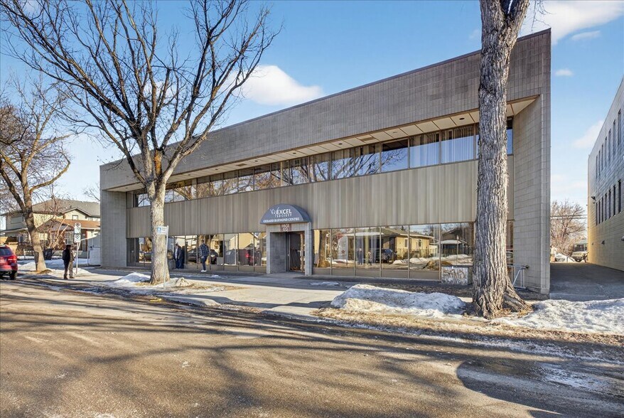 More Photos Of 11831 123 St NW, Edmonton Office For Sale