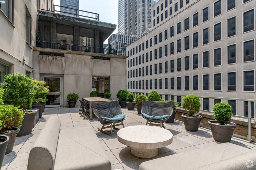 More Photos Of 530 Fifth Ave, New York Coworking Space