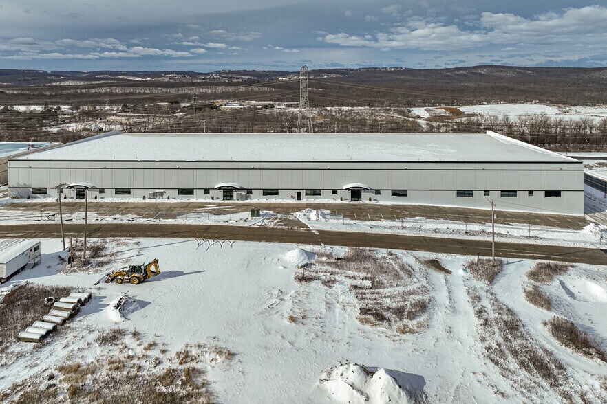 More Photos Of 118 Iron Mountain Rd, Mine Hill Warehouse For Lease