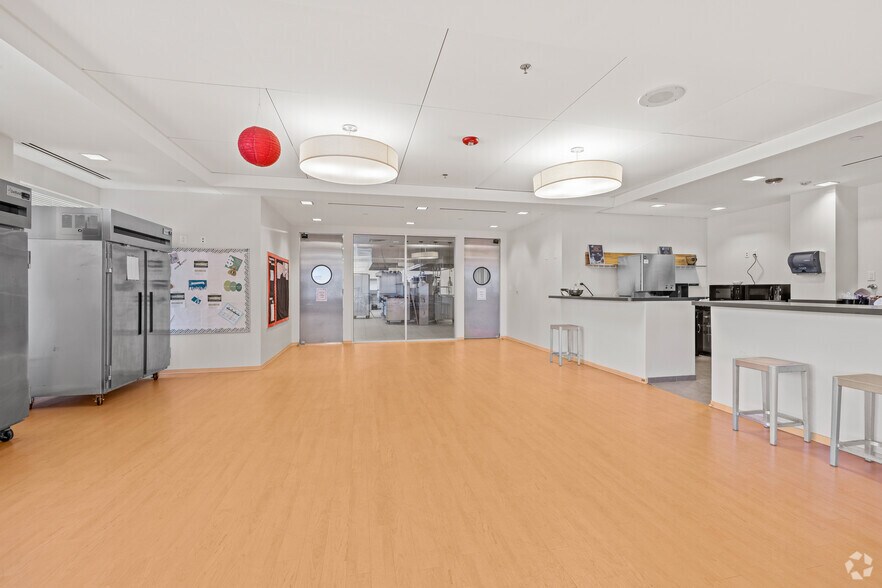 More Photos Of 555 S Independence Blvd, Virginia Beach Office For Lease